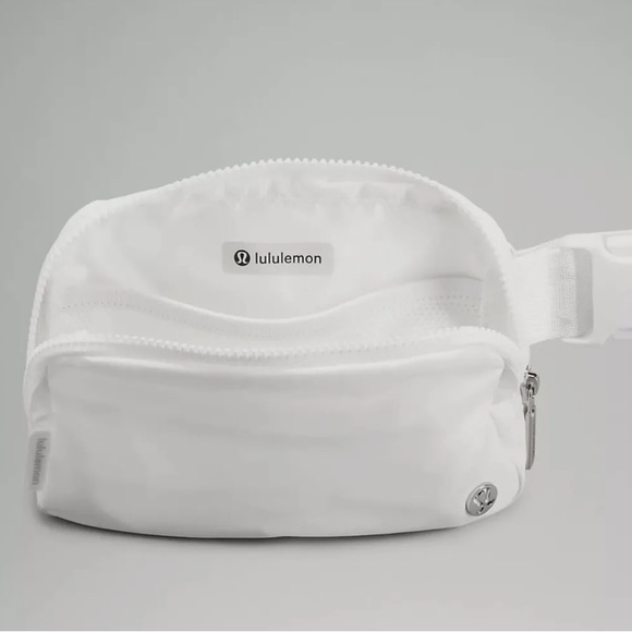 NWT Lululemon white everywhere belt bag 1L - Picture 5 of 9